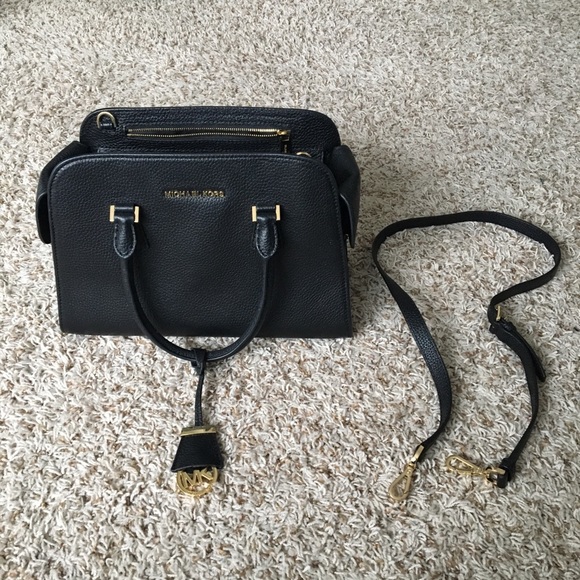 Michael Kors Handbags - Michael Kors Tote/Crossbody.